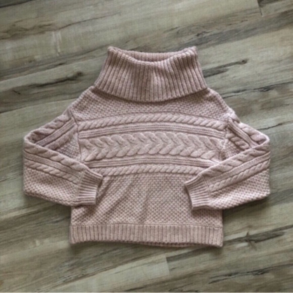 Pink Knit Oversized Turtleneck Sweater with Cable knit Details - Picture 4 of 8